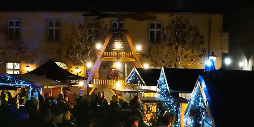 Altstadtweihnacht Luckau: Gl\u00fchweinmeile & Adventskalender
