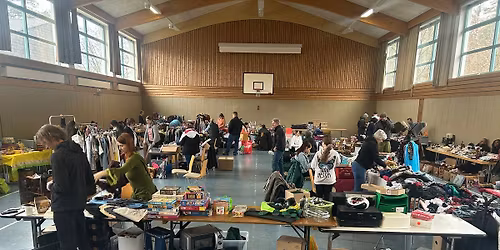 Hallenflohmarkt mit Kleink\u00fcnstlermarkt