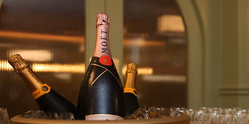 Mo\u00ebt & Chandon Ros\u00e9 X The Delphine