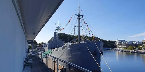 Historier p\u00e5 Ballastbrygga: Krigsseilere fra Mandal: Lokale sj\u00f8folk i en stormfull verdenskrig.