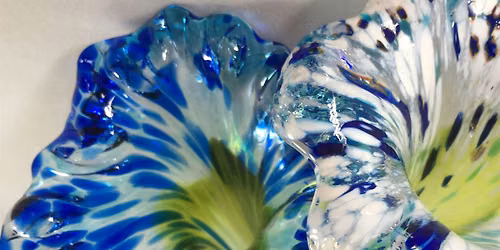 Days are getting WWWAAARRRMMM! Warm up your special ?? making flowers!