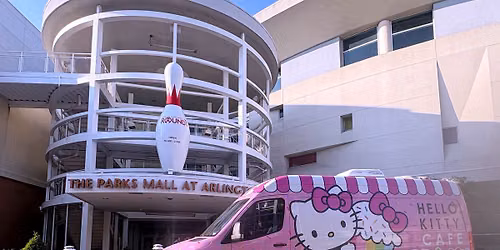 Hello Kitty Cafe Truck Central - Arlington Appearance