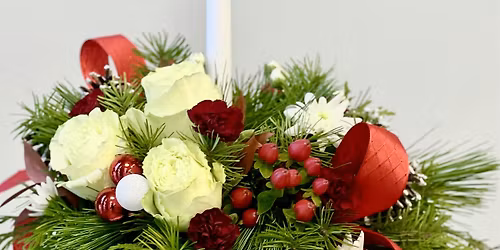 DIY Holiday Sleigh centrepiece