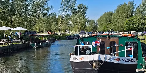 2 hour Victoria Cruise (Public trip) from Paper Mill Lock
