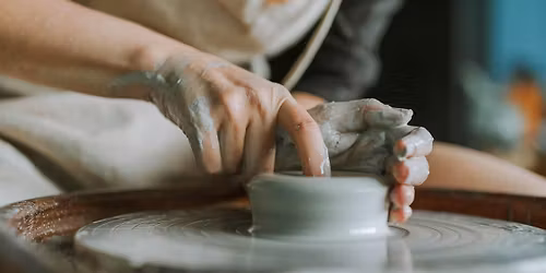 Keramik drehen an der Drehscheibe - eine Einf\u00fchrung