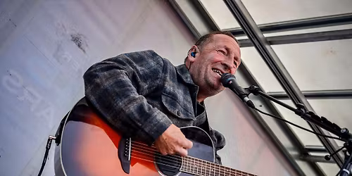 GIG - THE MAD HATTER WINE BAR, 32 CASTLE STREET, CIRENCESTER, GL7 1QH