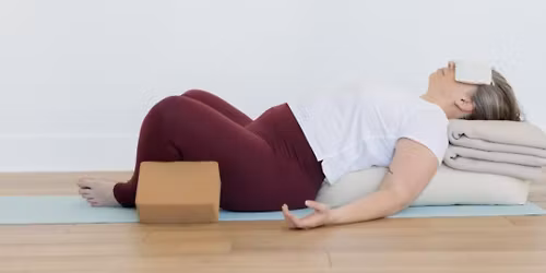 Restful Autumn Nights: Aromatherapy for Sleep & Stress