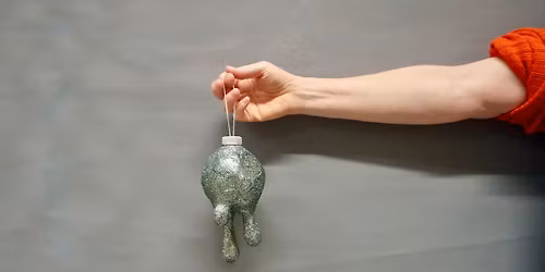 Julepyntsfredagsbar \u00b7 Alberte Skronski