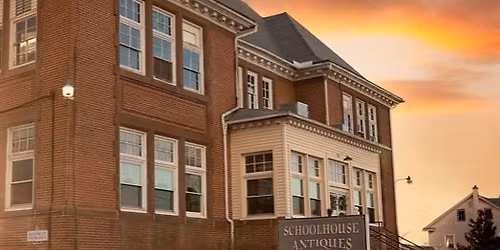 Live at Schoolhouse Antiques