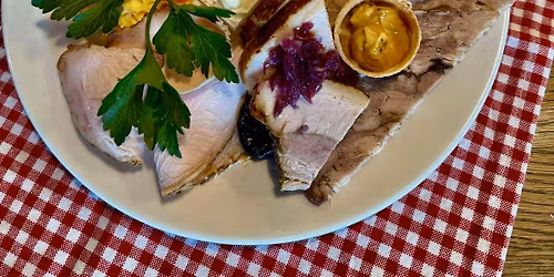 Kaffeskvettens juleavslutning med god mat, underholdning og julerutelotteri