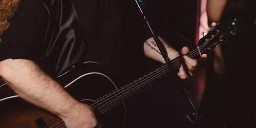 Live Music With Gareth Jones