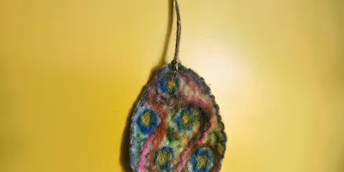 Make a wet felt easter decoration