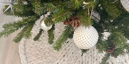 Chunky Knit Christmas Tree Skirt: