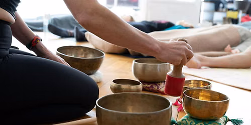 Yin & Soundbath - Yoga mit Klangschalen in Karlsruhe