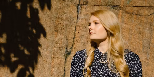 Lue n\u00e4ytelm\u00e4! -sarja: vieraana Saara Turunen