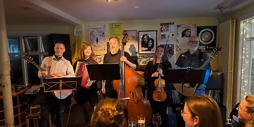 Bj\u00f3r og s\u00e1lmar \u00e1 12 T\u00f3num, Sk\u00f3lav\u00f6r\u00f0ust\u00edg 15, 101 R.