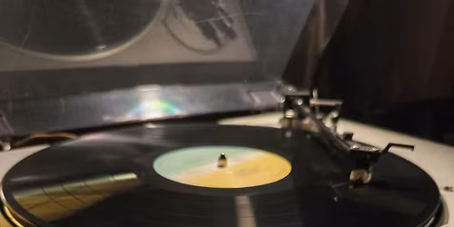 Escucha de Vinilo - Joan B\u00e1ez \/ Debut \u00e1lbum