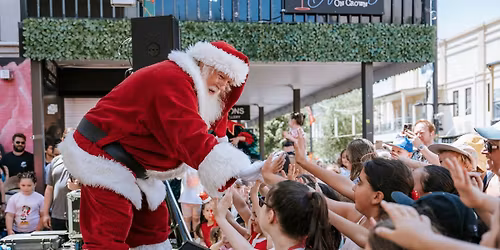 Santa's Arrival Parade \ud83c\udf85