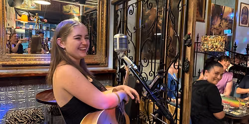 Crooner in the Corner with Mia