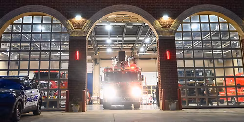 Holiday City Tour\/Cookies & Cocoa with Santa