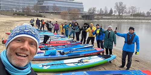K\u00fcl\u00f6nleges \u00e9vz\u00e1r\u00e1s, k\u00fcl\u00f6nleges t\u00e1rsas\u00e1g - Szilveszteri SUP t\u00fara \u00e9s \u00e9vz\u00e1r\u00f3 a Dun\u00e1n, tarts vel\u00fcnk! 