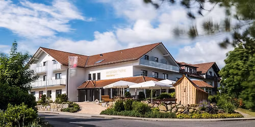 Gro\u00dfes und festliches Weihnachtsbuffet