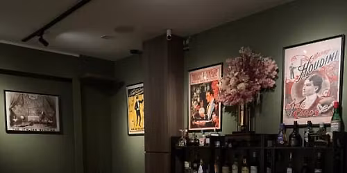 The Magic Bar Show: WunderBar - Magic and Comedy of A German Magician