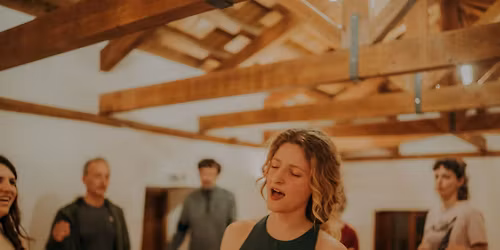 \u03a6\u03c9\u03bd\u03ae \u03b5\u03bd \u039a\u03b9\u03bd\u03ae\u03c3\u03b5\u03b9 | \u0394\u03b9\u03ae\u03bc\u03b5\u03c1\u03bf \u03b5\u03c1\u03b3\u03b1\u03c3\u03c4\u03ae\u03c1\u03b9 \u03c3\u03c4\u03b7 \u0398\u03b5\u03c3\u03c3\u03b1\u03bb\u03bf\u03bd\u03af\u03ba\u03b7