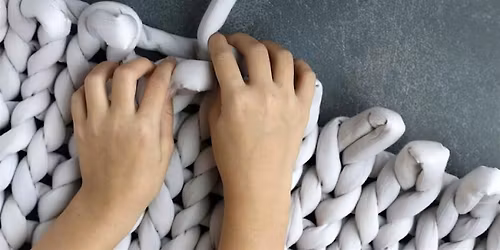 DIY  Chunky Knit Blankets!