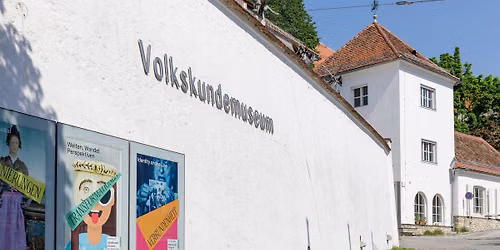 Das Volkskundemuseum \u201ebegreifen\u201c - Rundgang f\u00fcr Menschen mit Blindheit oder Sehbeeintr\u00e4chtigung