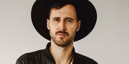 Kuba K\u0119sy \u015bpiewa piosenki Elvisa Presleya 