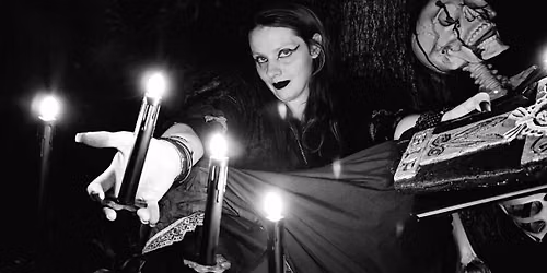 Spooky Mini Sessions