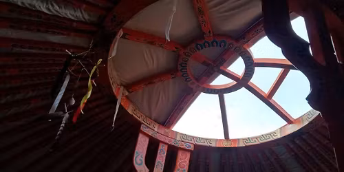 V\u00f6r\u00f6s s\u00e1tor n\u0151i k\u00f6r Mes\u0151vel