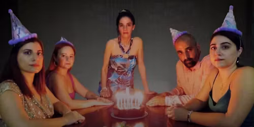 \u039c\u03b1\u03af\u03c1\u03b7, \u03bc\u03b7 \u03bb\u03c5\u03c0\u03ac\u03c3\u03b1\u03b9 \u03c0\u03b9\u03ac!