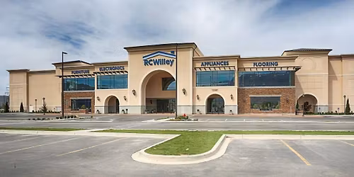 Taylor Hendricks Photo & Autograph Event