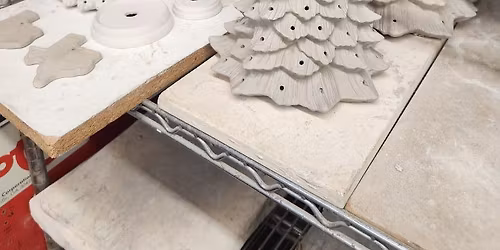 Class is Full!! Christmas Tree Pouring Class!