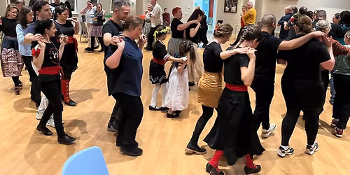 Adventi t\u00e1nch\u00e1z\/ Advent's Dance house