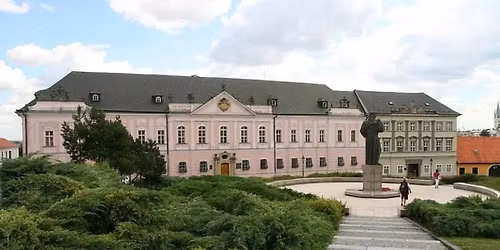 Prech\u00e1dzka Horn\u00fdm mestom s Petrom Kereste\u0161om, riadite\u013eom \u0160t\u00e1tneho arch\u00edvu v Nitre