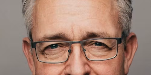 MANDEN MED DE 1000 STEMMER