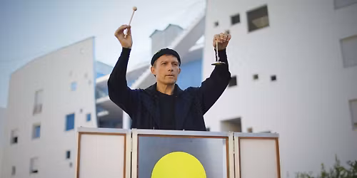 En mai, fais ce qu'il te pla\u00eet ! (1\/3)