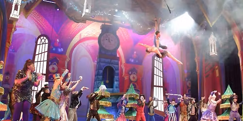 Cirque Dreams: Holidaze