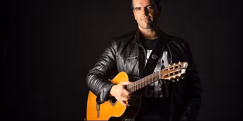 P\u00e9p\u00e9 et sa guitare | La Petite Bo\u00eete Noire