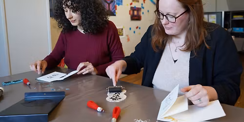 L\u2019ATELIER OUVERT : Les fleurs d\u2019Alice au pays des merveilles