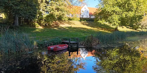 Loppemarked og rundvisninger p\u00e5 Herreg\u00e5rden Hindsels 