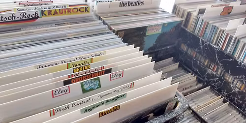 Die 8. Schallplatten- und CD-B\u00f6rse im Hessen-Center im Rahmen des "Nostalgia"-Antikmarktes