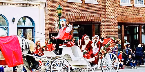 Watch the Union County Christmas \ud83c\udf84Parade at Alice Jules 