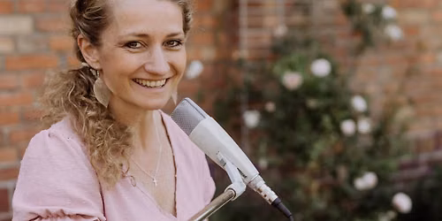 MUSIK IM KORB - Konzert zum Bernauer Wochenmarkt mit Anne Fraune