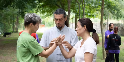 \u03a3\u03b5\u03bc\u03b9\u03bd\u03ac\u03c1\u03b9\u03b1 \u03a4\u03ac\u03b9 \u03a4\u03c3\u03b9 \u03c3\u03c4\u03b7 \u0398\u03b5\u03c3\u03c3\u03b1\u03bb\u03bf\u03bd\u03af\u03ba\u03b7, \u03bc\u03b5 \u03c4\u03bf\u03bd \u0394. \u03a4\u03c3\u03bf\u03bb\u03b1\u03ba\u03af\u03b4\u03b7