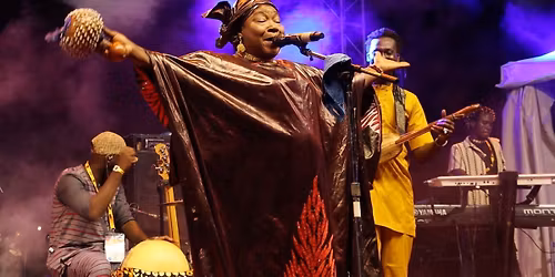 Hawa Kass\u00e9 Mady Diabat\u00e9 - med sit 6 mands orkester fra Mali
