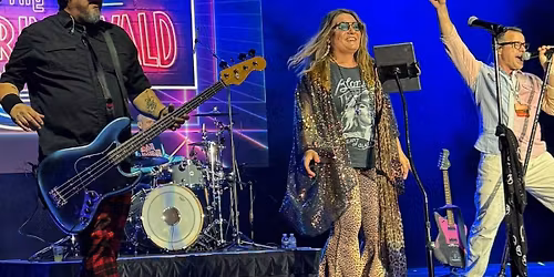 NYE with the Molly Ringwald Project